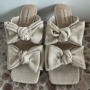ANTONIO MELANI Natural Beige Double Bow Heels. GUC